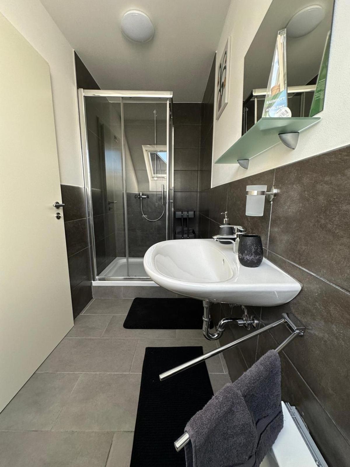 Mola Apartments-Charmante Ferienwohnung Im Herdecke Zentrum Fuer 3 Personen-Grosse Dachterrasse-Grill-Gratis Parken-Wlan Exterior foto