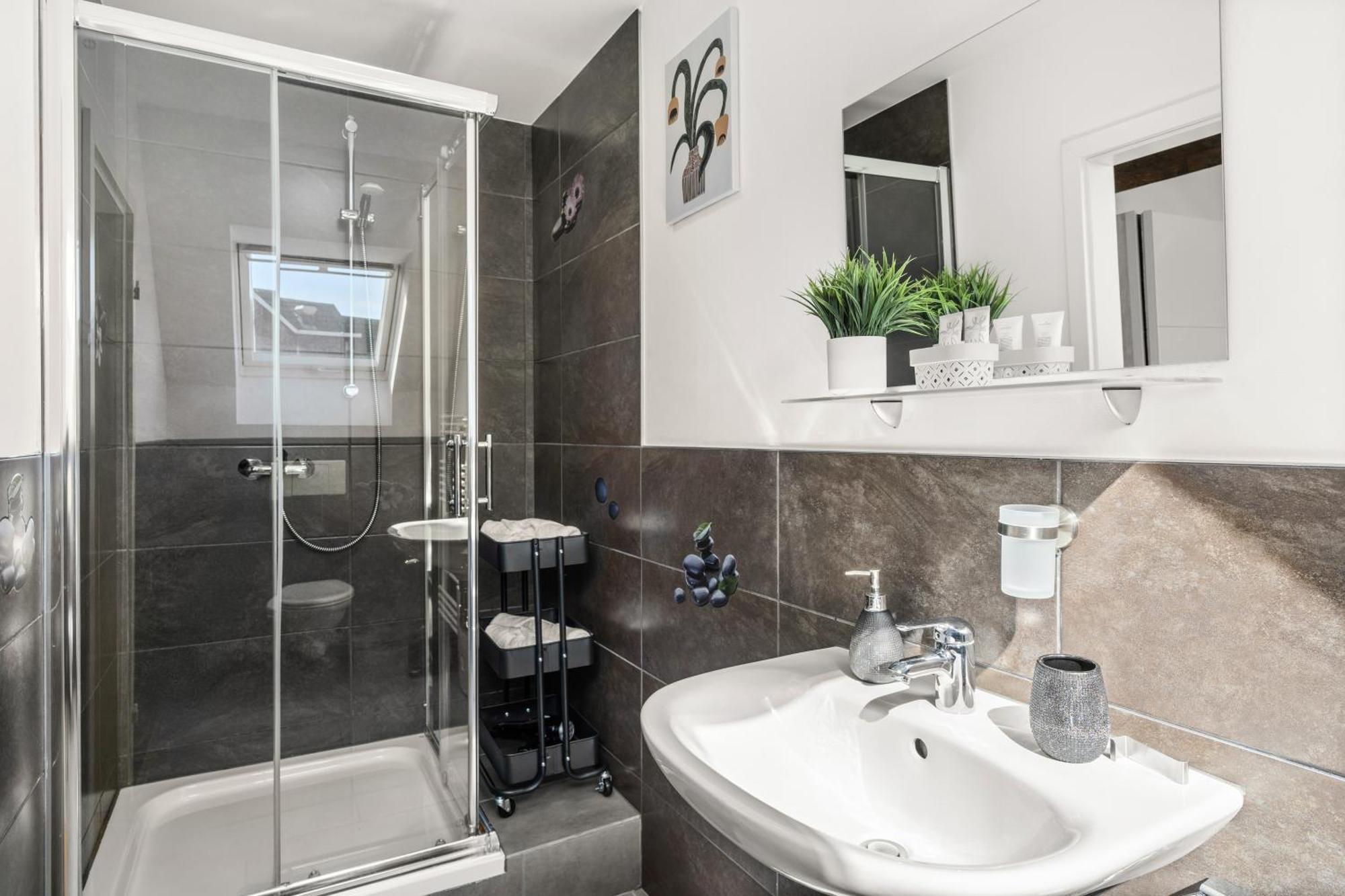Mola Apartments-Charmante Ferienwohnung Im Herdecke Zentrum Fuer 3 Personen-Grosse Dachterrasse-Grill-Gratis Parken-Wlan Exterior foto